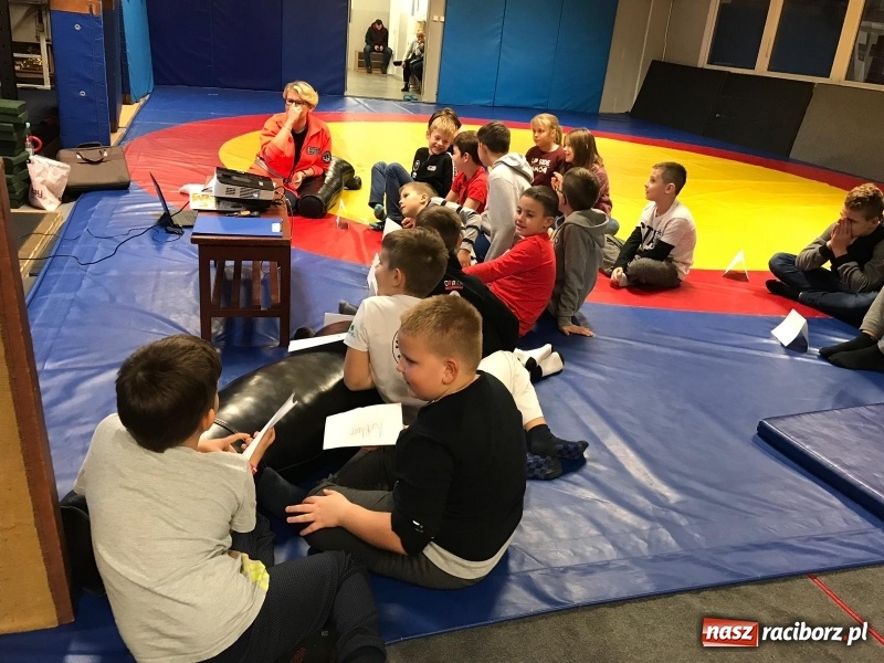 Zdjęcie w galerii na portalu naszraciborz.pl: Zajęcia profilaktyczne w Klubie Łamator  wiadomości z regionu