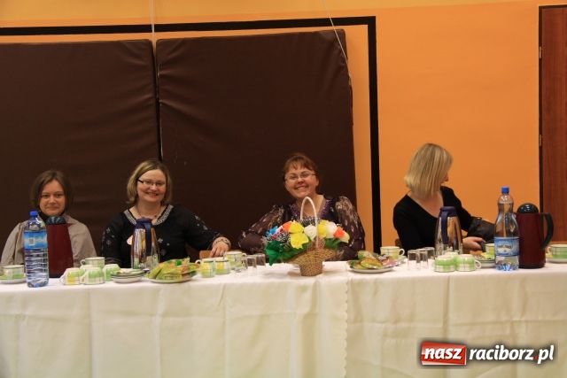 Zdjęcie w galerii na portalu naszraciborz.pl: Omnibus wśród szóstoklasistów wiadomości z regionu