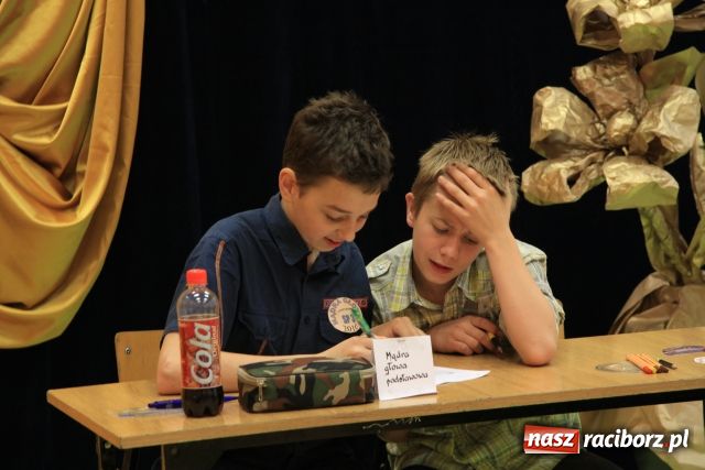 Zdjęcie w galerii na portalu naszraciborz.pl: Omnibus wśród szóstoklasistów wiadomości z regionu