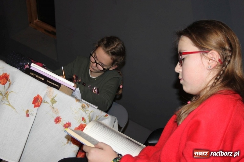 Zdjęcie w galerii na portalu naszraciborz.pl: Kosmiczni wędrowcy na Poddaszu z Głową w Pietraszynie  wiadomości z regionu