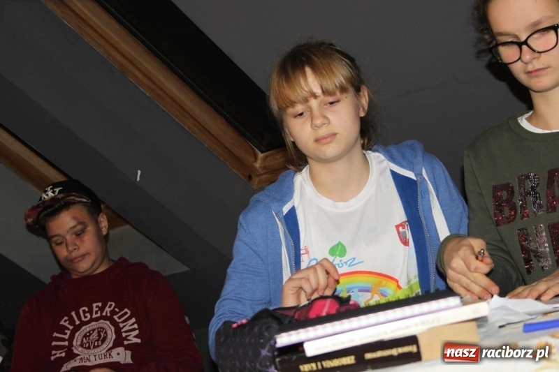 Zdjęcie w galerii na portalu naszraciborz.pl: Kosmiczni wędrowcy na Poddaszu z Głową w Pietraszynie  wiadomości z regionu