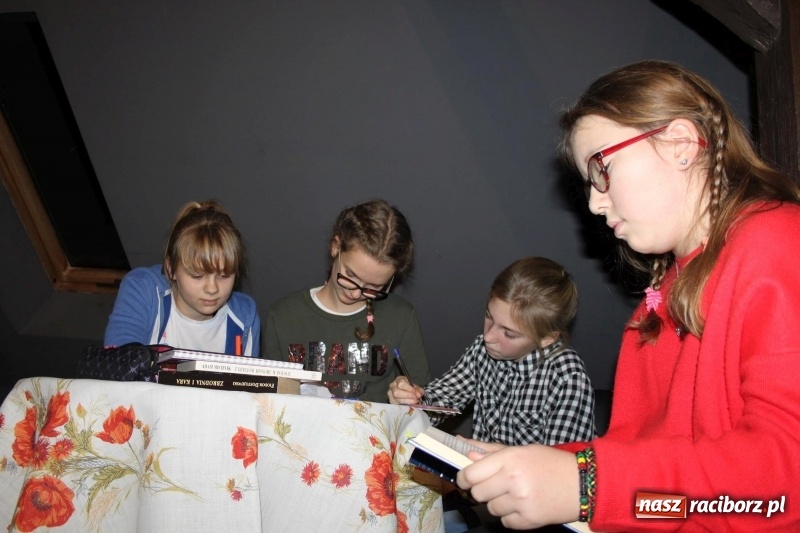 Zdjęcie w galerii na portalu naszraciborz.pl: Kosmiczni wędrowcy na Poddaszu z Głową w Pietraszynie  wiadomości z regionu