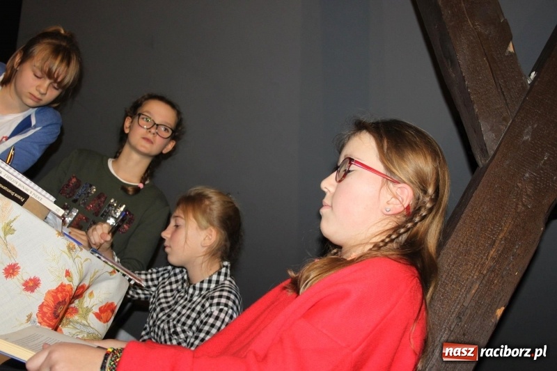 Zdjęcie w galerii na portalu naszraciborz.pl: Kosmiczni wędrowcy na Poddaszu z Głową w Pietraszynie  wiadomości z regionu