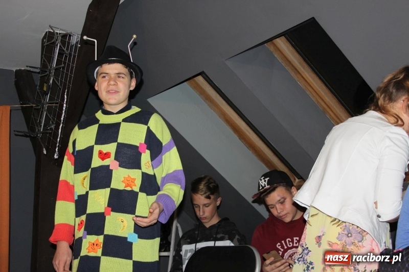 Zdjęcie w galerii na portalu naszraciborz.pl: Kosmiczni wędrowcy na Poddaszu z Głową w Pietraszynie  wiadomości z regionu