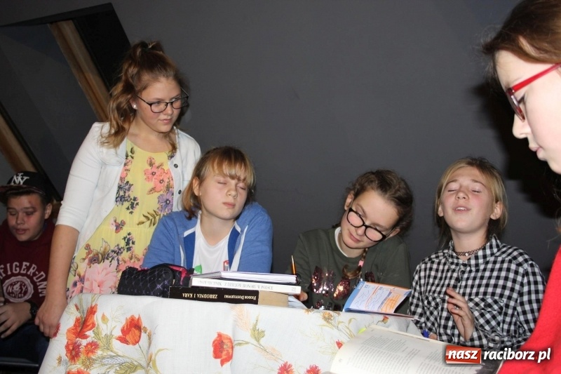 Zdjęcie w galerii na portalu naszraciborz.pl: Kosmiczni wędrowcy na Poddaszu z Głową w Pietraszynie  wiadomości z regionu