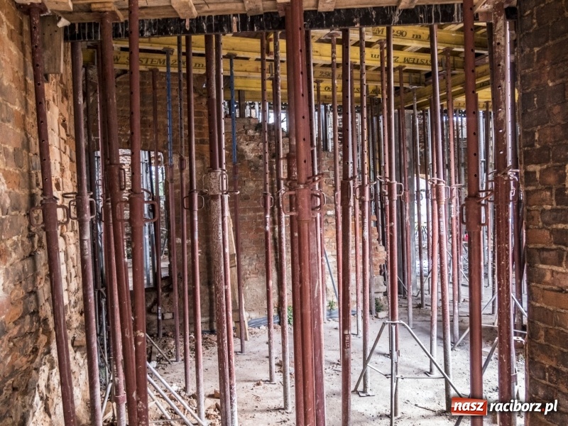 Zdjęcie w galerii na portalu naszraciborz.pl: Trwa odbudowa zamku w Tworkowie. Zobaczcie co widać z punktu widokowego na wieży wiadomości z regionu