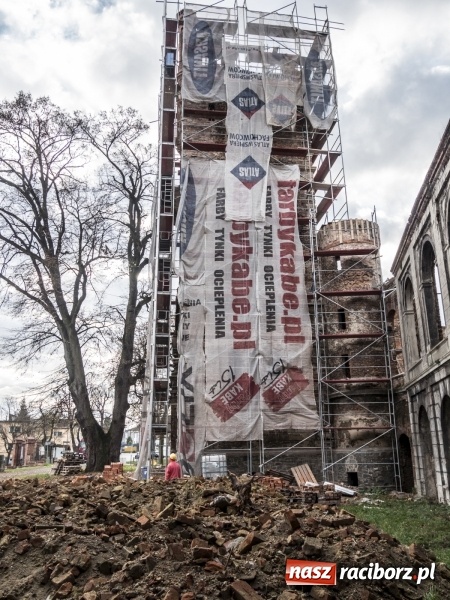 Zdjęcie w galerii na portalu naszraciborz.pl: Trwa odbudowa zamku w Tworkowie. Zobaczcie co widać z punktu widokowego na wieży wiadomości z regionu