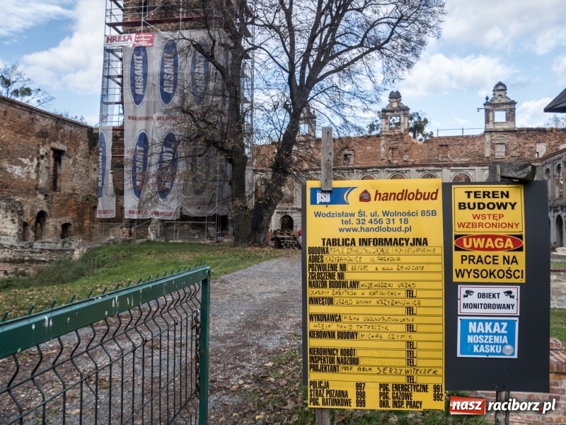 Zdjęcie w galerii na portalu naszraciborz.pl: Trwa odbudowa zamku w Tworkowie. Zobaczcie co widać z punktu widokowego na wieży wiadomości z regionu