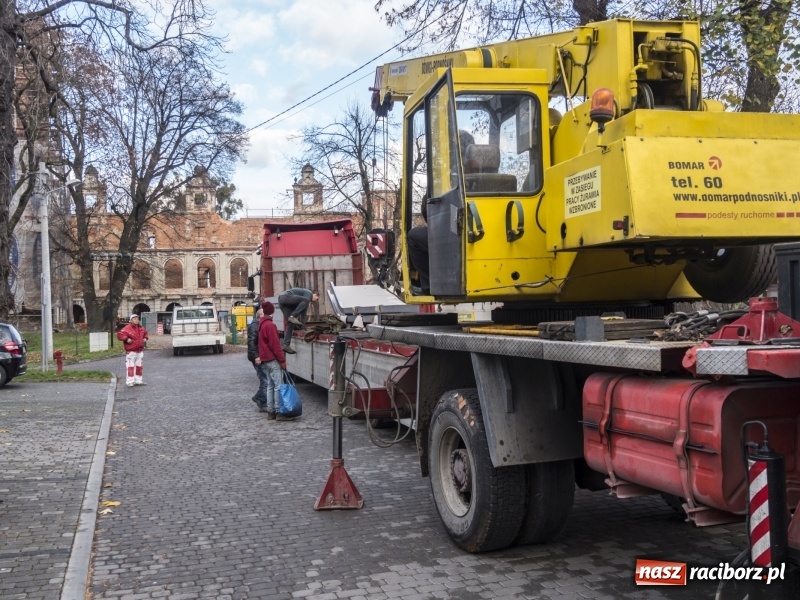 Zdjęcie w galerii na portalu naszraciborz.pl: Trwa odbudowa zamku w Tworkowie. Zobaczcie co widać z punktu widokowego na wieży wiadomości z regionu