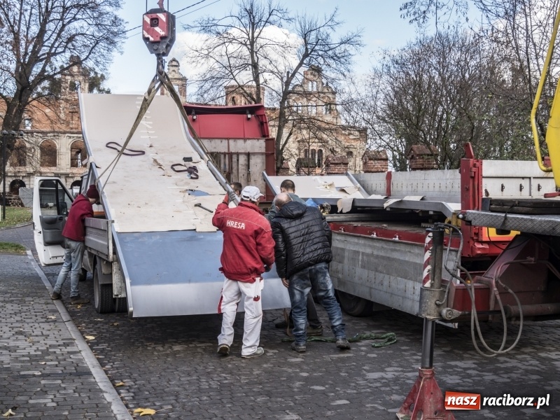 Zdjęcie w galerii na portalu naszraciborz.pl: Trwa odbudowa zamku w Tworkowie. Zobaczcie co widać z punktu widokowego na wieży wiadomości z regionu