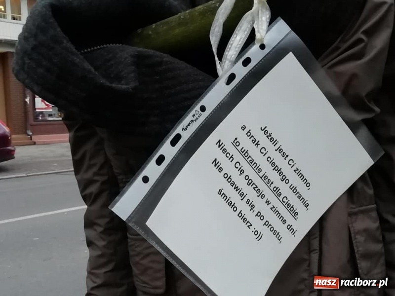 Zdjęcie w galerii na portalu naszraciborz.pl: Kto i po co zostawił kurtkę na Opawskiej? wiadomości z regionu