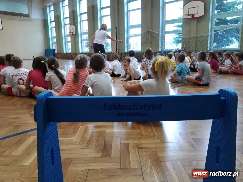 Zdjęcie w galerii na portalu naszraciborz.pl: Spotkanie z królową sportu w Szkole Podstawowej nr 18 wiadomości z regionu