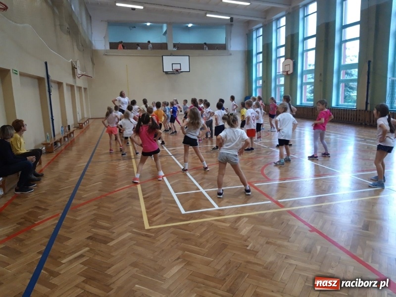 Zdjęcie w galerii na portalu naszraciborz.pl: Spotkanie z królową sportu w Szkole Podstawowej nr 18 wiadomości z regionu