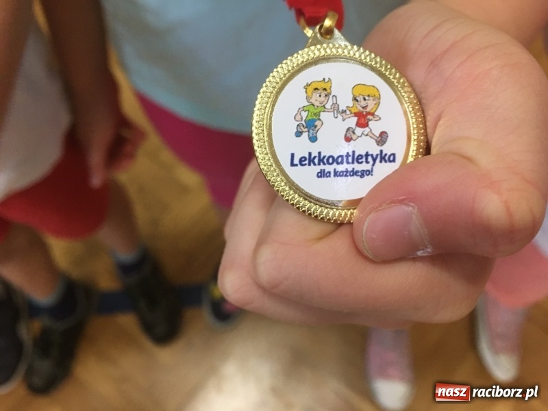 Zdjęcie w galerii na portalu naszraciborz.pl: Spotkanie z królową sportu w Szkole Podstawowej nr 18 wiadomości z regionu