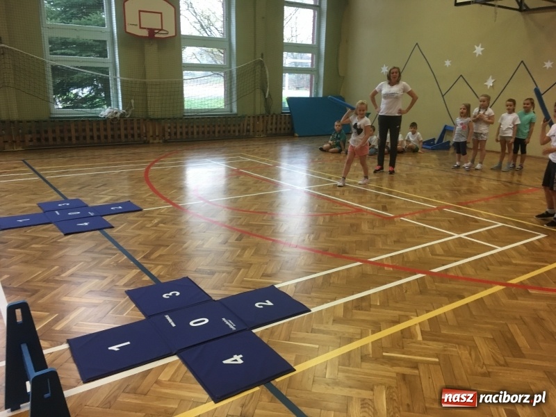 Zdjęcie w galerii na portalu naszraciborz.pl: Spotkanie z królową sportu w Szkole Podstawowej nr 18 wiadomości z regionu