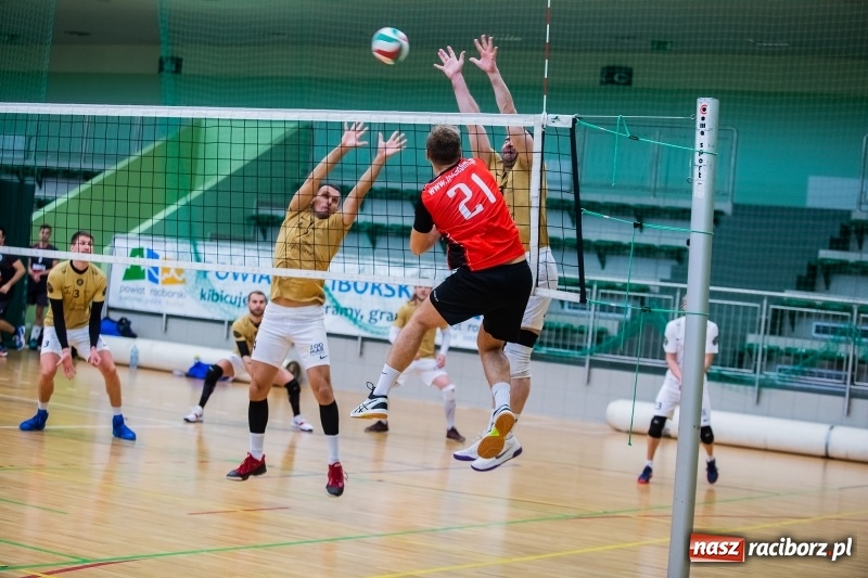 Zdjęcie w galerii na portalu naszraciborz.pl: JP Telebim RLPS. Bez niespodzianek w szóstej kolejce wiadomości z regionu