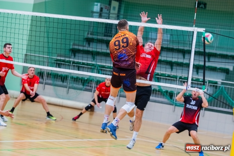 Zdjęcie w galerii na portalu naszraciborz.pl: JP Telebim RLPS. Bez niespodzianek w szóstej kolejce wiadomości z regionu