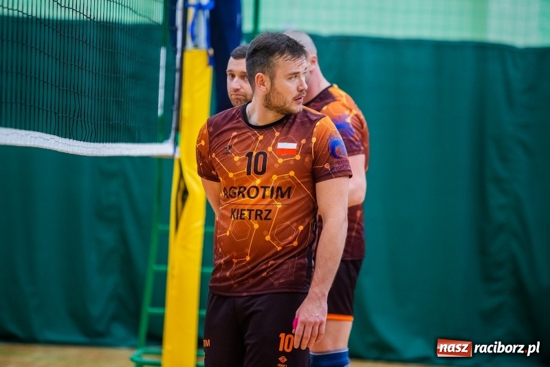 Zdjęcie w galerii na portalu naszraciborz.pl: JP Telebim RLPS. Bez niespodzianek w szóstej kolejce wiadomości z regionu