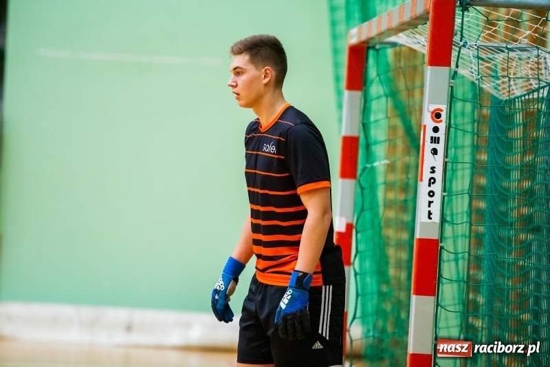 Zdjęcie w galerii na portalu naszraciborz.pl: Niedzielne starcia w Halowej Lidze Piłki Nożnej wiadomości z regionu