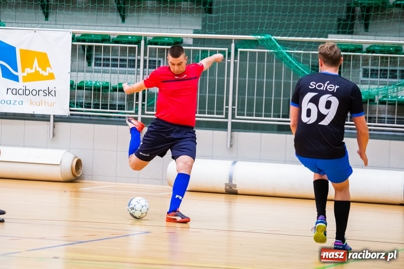 Zdjęcie w galerii na portalu naszraciborz.pl: Niedzielne starcia w Halowej Lidze Piłki Nożnej wiadomości z regionu