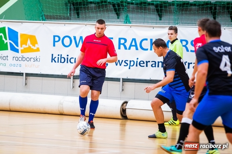 Zdjęcie w galerii na portalu naszraciborz.pl: Niedzielne starcia w Halowej Lidze Piłki Nożnej wiadomości z regionu