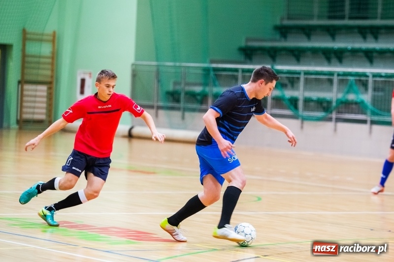 Zdjęcie w galerii na portalu naszraciborz.pl: Niedzielne starcia w Halowej Lidze Piłki Nożnej wiadomości z regionu