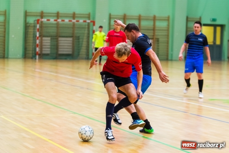 Zdjęcie w galerii na portalu naszraciborz.pl: Niedzielne starcia w Halowej Lidze Piłki Nożnej wiadomości z regionu