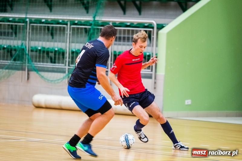 Zdjęcie w galerii na portalu naszraciborz.pl: Niedzielne starcia w Halowej Lidze Piłki Nożnej wiadomości z regionu
