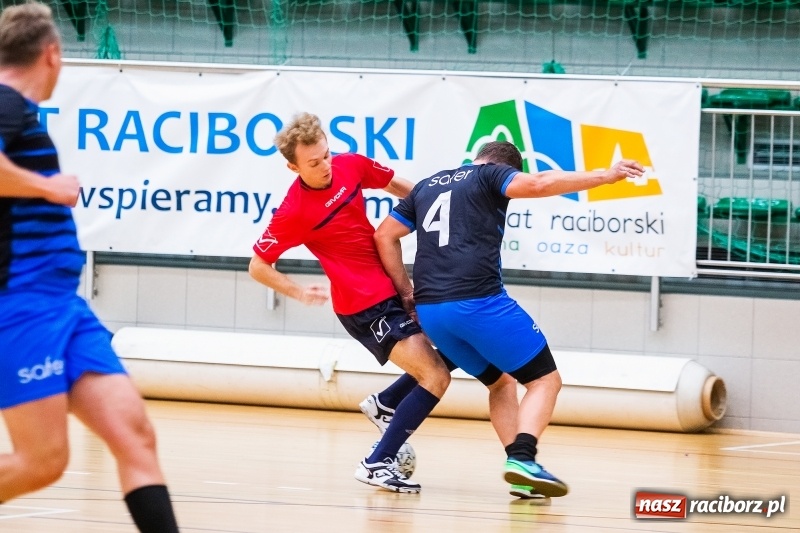 Zdjęcie w galerii na portalu naszraciborz.pl: Niedzielne starcia w Halowej Lidze Piłki Nożnej wiadomości z regionu