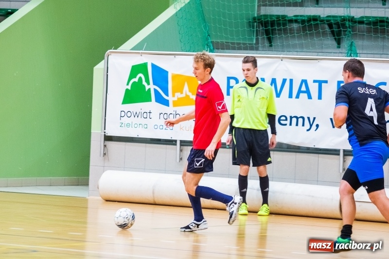 Zdjęcie w galerii na portalu naszraciborz.pl: Niedzielne starcia w Halowej Lidze Piłki Nożnej wiadomości z regionu