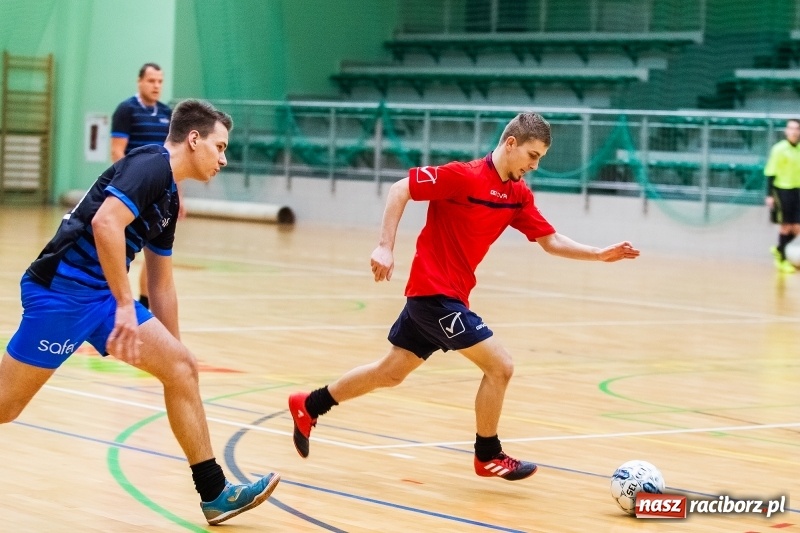 Zdjęcie w galerii na portalu naszraciborz.pl: Niedzielne starcia w Halowej Lidze Piłki Nożnej wiadomości z regionu