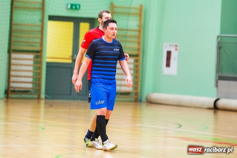 Zdjęcie w galerii na portalu naszraciborz.pl: Niedzielne starcia w Halowej Lidze Piłki Nożnej wiadomości z regionu