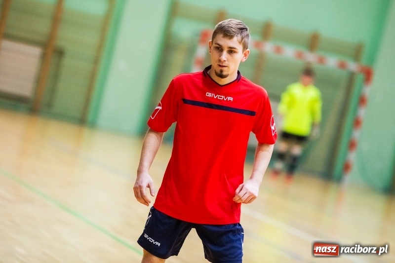 Zdjęcie w galerii na portalu naszraciborz.pl: Niedzielne starcia w Halowej Lidze Piłki Nożnej wiadomości z regionu