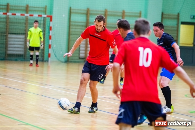 Zdjęcie w galerii na portalu naszraciborz.pl: Niedzielne starcia w Halowej Lidze Piłki Nożnej wiadomości z regionu
