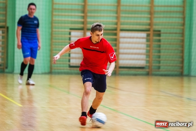 Zdjęcie w galerii na portalu naszraciborz.pl: Niedzielne starcia w Halowej Lidze Piłki Nożnej wiadomości z regionu