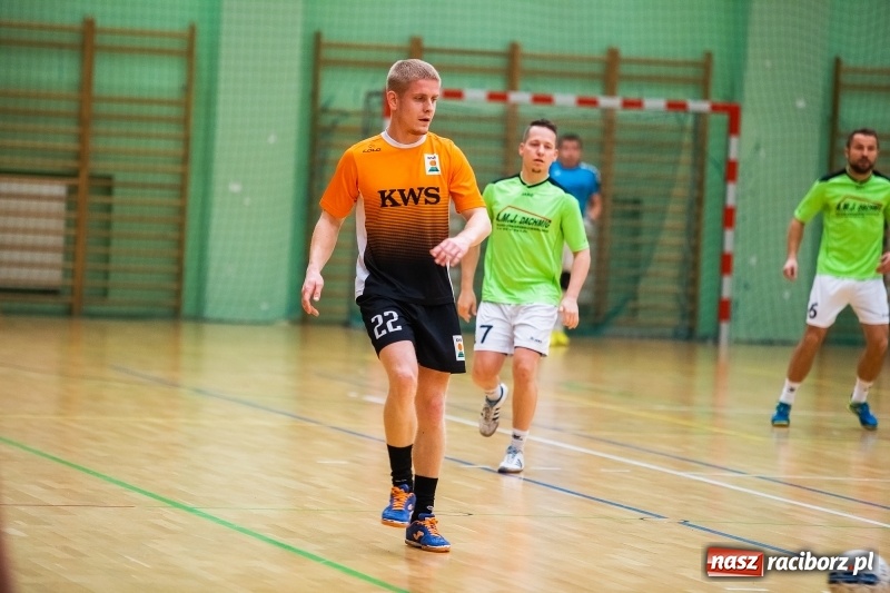 Zdjęcie w galerii na portalu naszraciborz.pl: Niedzielne starcia w Halowej Lidze Piłki Nożnej wiadomości z regionu