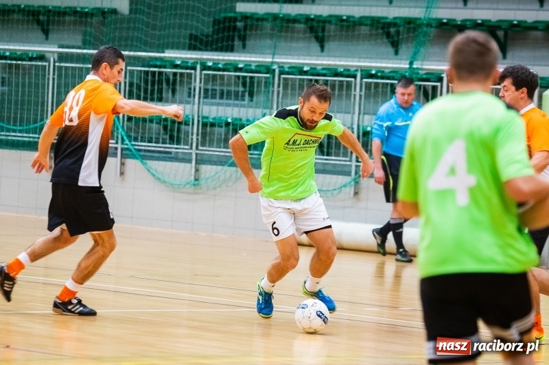 Zdjęcie w galerii na portalu naszraciborz.pl: Niedzielne starcia w Halowej Lidze Piłki Nożnej wiadomości z regionu