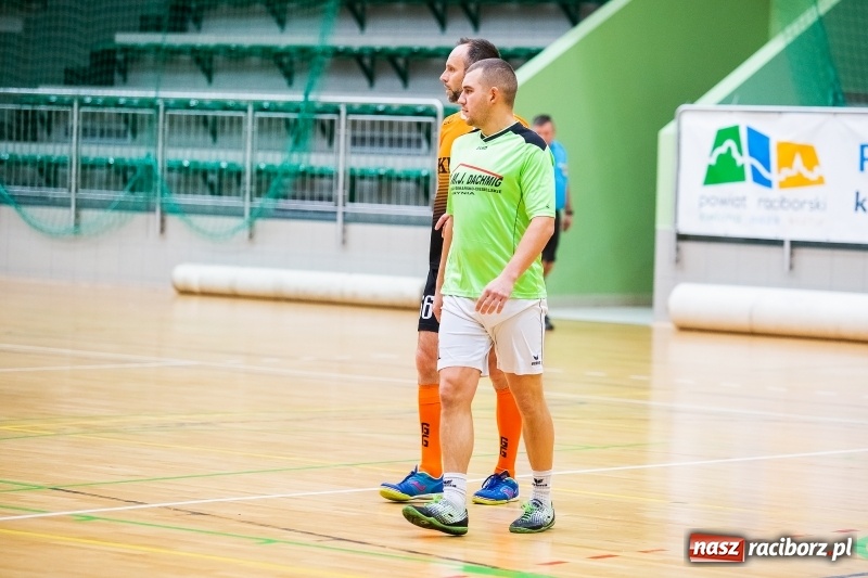 Zdjęcie w galerii na portalu naszraciborz.pl: Niedzielne starcia w Halowej Lidze Piłki Nożnej wiadomości z regionu