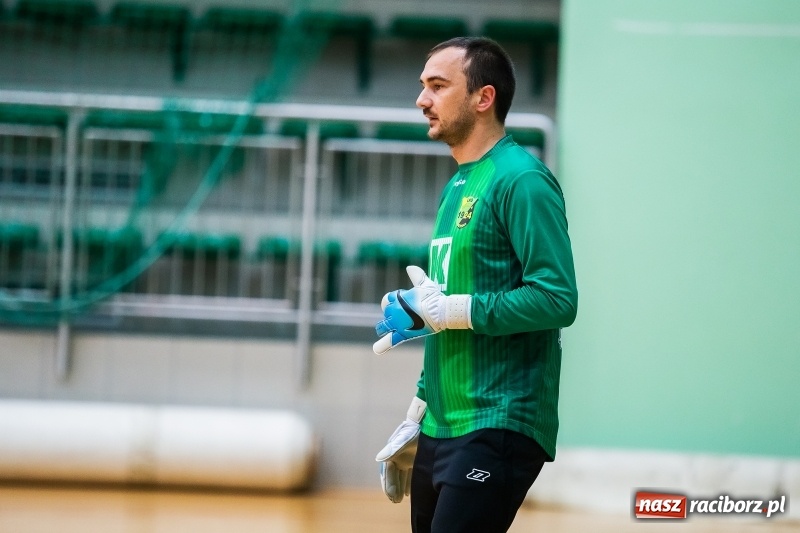 Zdjęcie w galerii na portalu naszraciborz.pl: Niedzielne starcia w Halowej Lidze Piłki Nożnej wiadomości z regionu