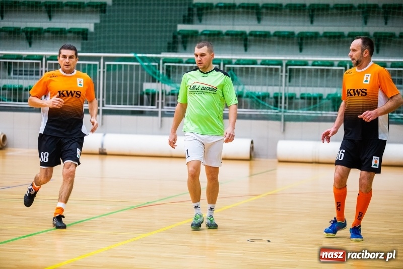 Zdjęcie w galerii na portalu naszraciborz.pl: Niedzielne starcia w Halowej Lidze Piłki Nożnej wiadomości z regionu