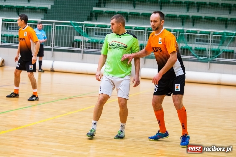 Zdjęcie w galerii na portalu naszraciborz.pl: Niedzielne starcia w Halowej Lidze Piłki Nożnej wiadomości z regionu