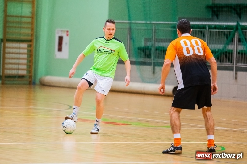 Zdjęcie w galerii na portalu naszraciborz.pl: Niedzielne starcia w Halowej Lidze Piłki Nożnej wiadomości z regionu