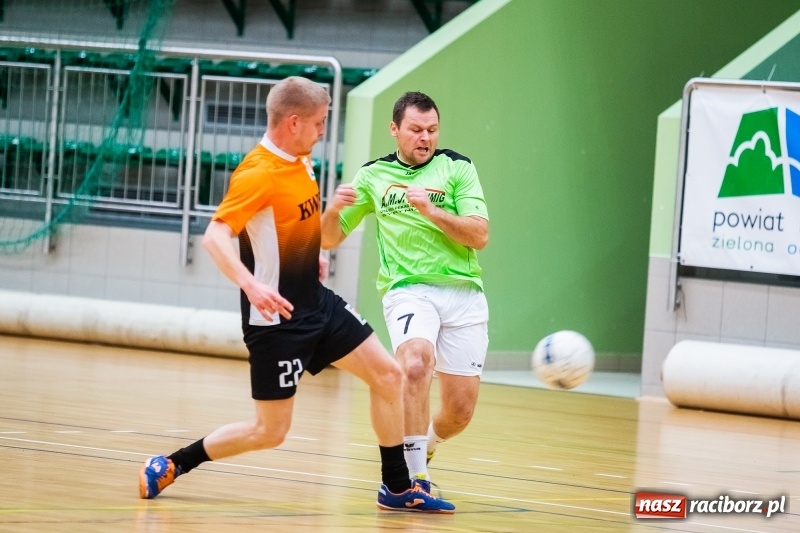 Zdjęcie w galerii na portalu naszraciborz.pl: Niedzielne starcia w Halowej Lidze Piłki Nożnej wiadomości z regionu