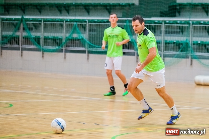 Zdjęcie w galerii na portalu naszraciborz.pl: Niedzielne starcia w Halowej Lidze Piłki Nożnej wiadomości z regionu