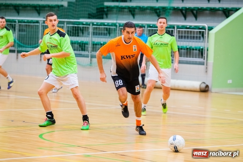 Zdjęcie w galerii na portalu naszraciborz.pl: Niedzielne starcia w Halowej Lidze Piłki Nożnej wiadomości z regionu