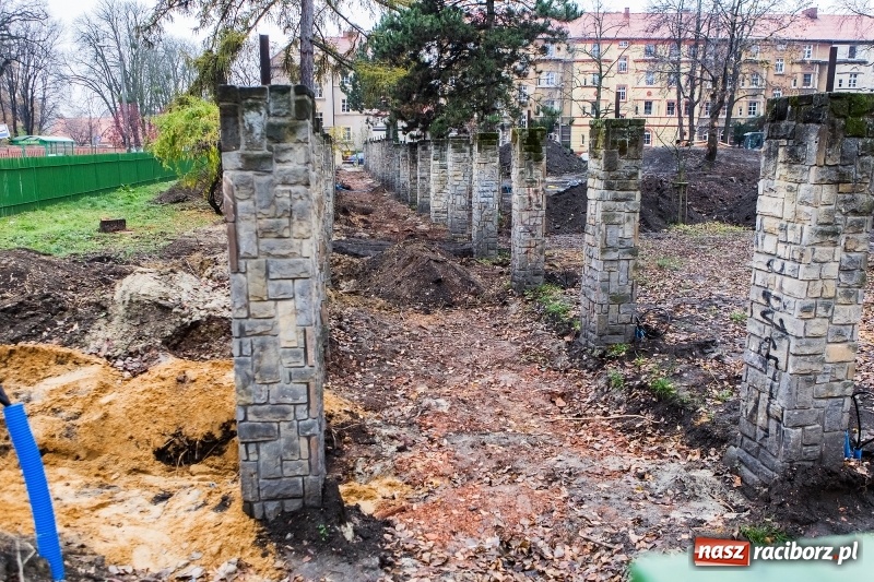 Zdjęcie w galerii na portalu naszraciborz.pl: Trwa przebudowa parku Jordanowskiego  wiadomości z regionu