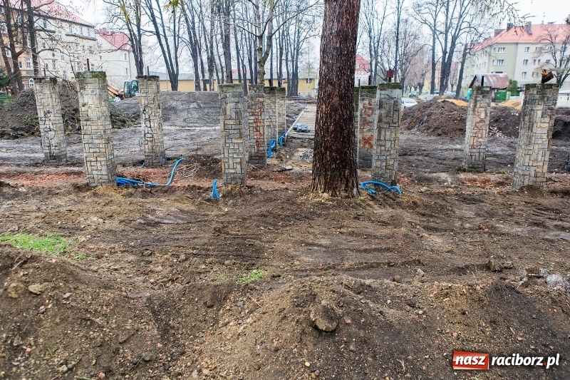 Zdjęcie w galerii na portalu naszraciborz.pl: Trwa przebudowa parku Jordanowskiego  wiadomości z regionu