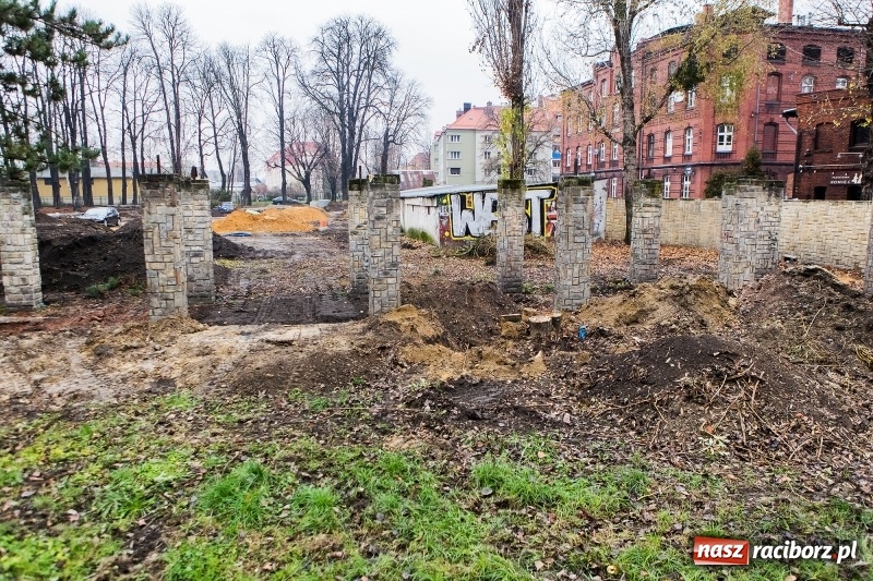 Zdjęcie w galerii na portalu naszraciborz.pl: Trwa przebudowa parku Jordanowskiego  wiadomości z regionu