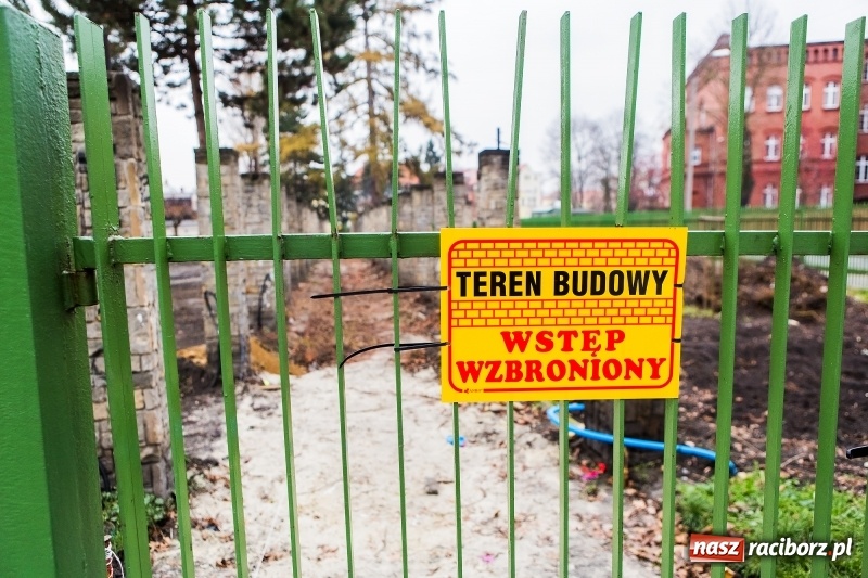 Zdjęcie w galerii na portalu naszraciborz.pl: Trwa przebudowa parku Jordanowskiego  wiadomości z regionu