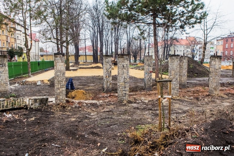 Zdjęcie w galerii na portalu naszraciborz.pl: Trwa przebudowa parku Jordanowskiego  wiadomości z regionu